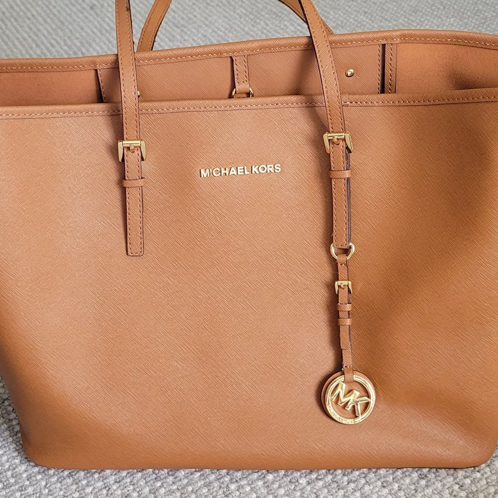 Michael Kors Jet Set Medium Travel Saffiano Leather Tote